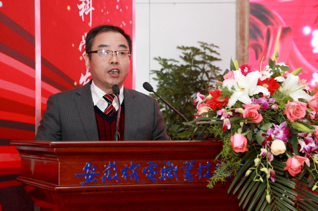 教师代表思政教学部主任徐生教授发言