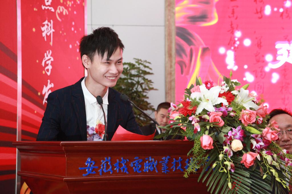 2011级校友数控工程系杨杰同学发言